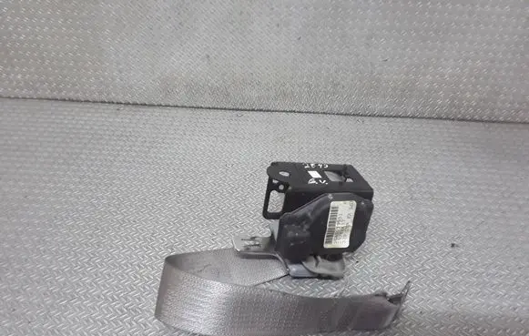 Middle seatbelt (rear)