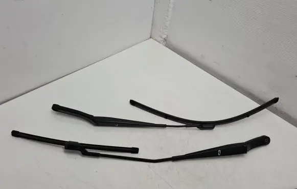 Skoda Fabia Mk3 (NJ) Front wiper blade arm 6V1955409A 6V1955410A