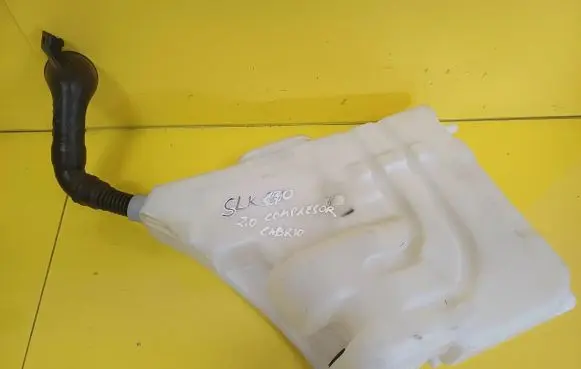 Windshield washer fluid reservoir/tank