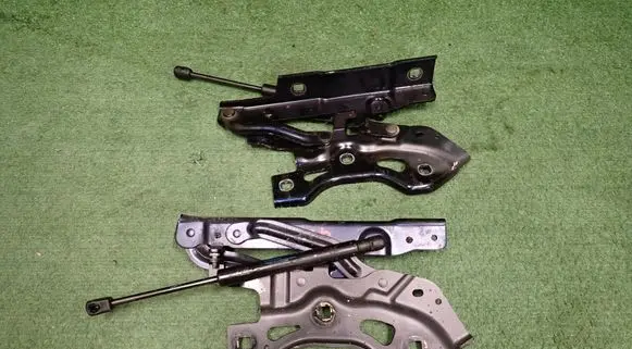 Maserati GranTurismo II Engine bonnet/hood hinges 