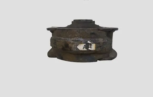 Toyota Avensis T270 Engine mount bracket