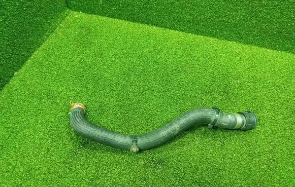 Renault Trafic III (X82) Engine coolant pipe/hose 215015912R