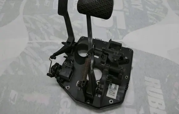 Mercedes-Benz Vaneo W414 Pedal assembly A1682900549