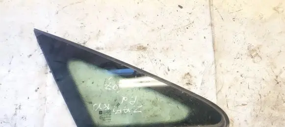 Opel Zafira B Front triangle window/glass 