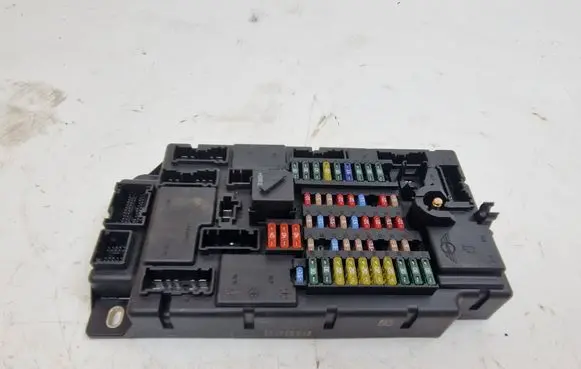 Mini Cooper Countryman R60 Fuse module 981167201 0100424999 10681811