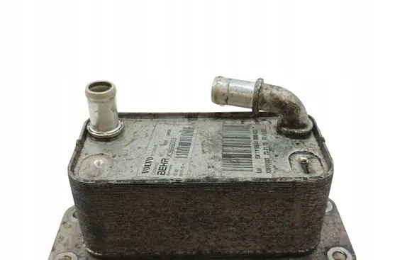 Volvo XC70 Engine oil radiator 31325045