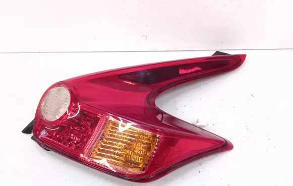 Nissan Juke I F15 Rear/tail lights