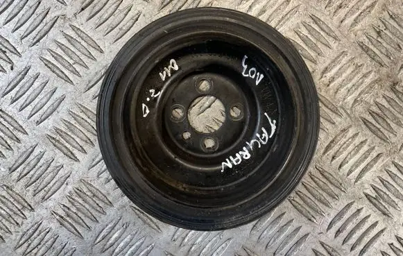 Volkswagen Touran II Crankshaft pulley 038105243M
