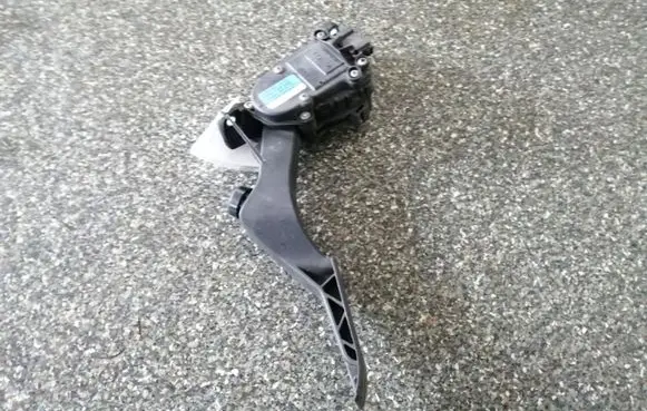 Volkswagen Transporter - Caravelle T5 Accelerator throttle pedal 7H1723503