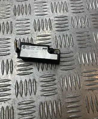Volkswagen PASSAT B5 Airbag deployment crash/impact sensor 1J0909606N