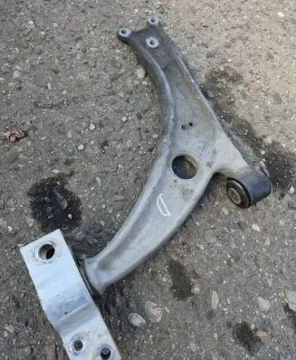 Volkswagen PASSAT B6 Front lower control arm/wishbone