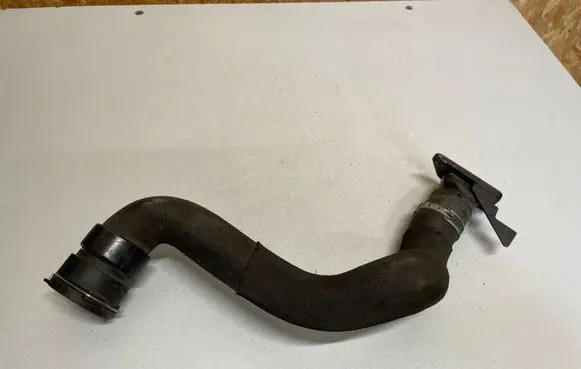 Opel Insignia A Engine coolant pipe/hose 13353318