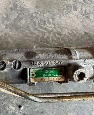 Volkswagen PASSAT B5 Steering rack 8D1422074A