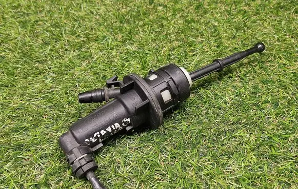Skoda Octavia Mk2 (1Z) Clutch master cylinder 1K0721388AB