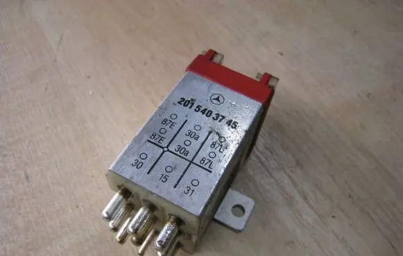 Mercedes-Benz E W124 Other relay 2015403745