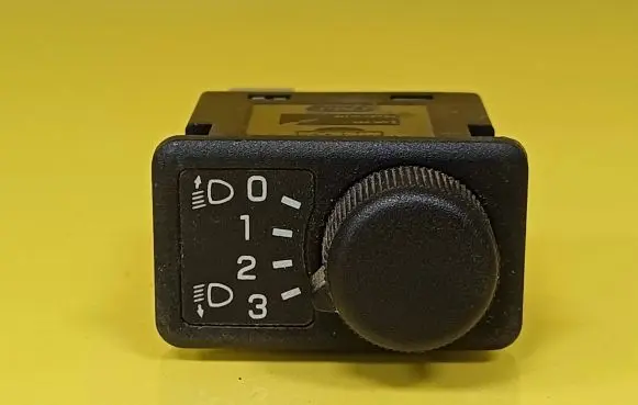 Nissan Almera Tino Headlight level height control switch D30301