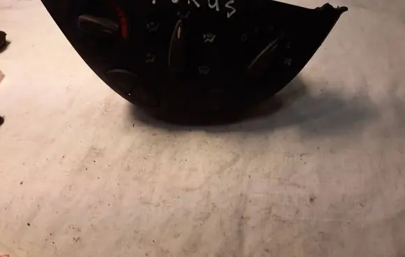 Ford Focus Climate control unit 98ab18c419