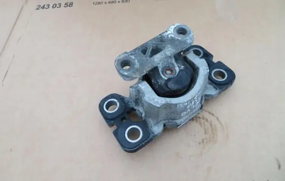 Volvo XC70 Engine mount vacuum valve 