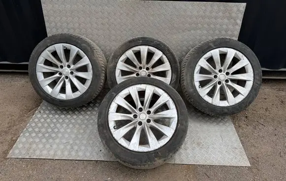 Tesla Model X R20 alloy rim 