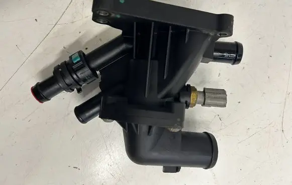 Ford Fiesta Thermostat/thermostat housing CM5G9K478FB