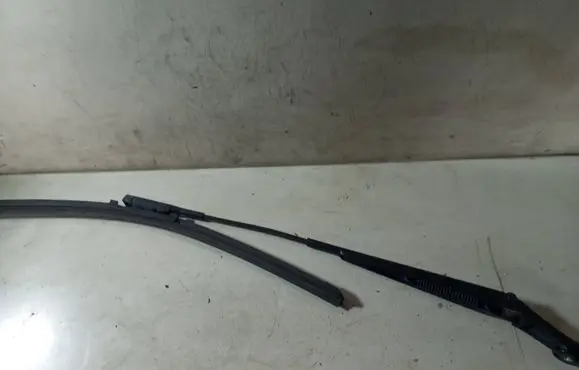 Opel Zafira B Front wiper blade arm 13145564