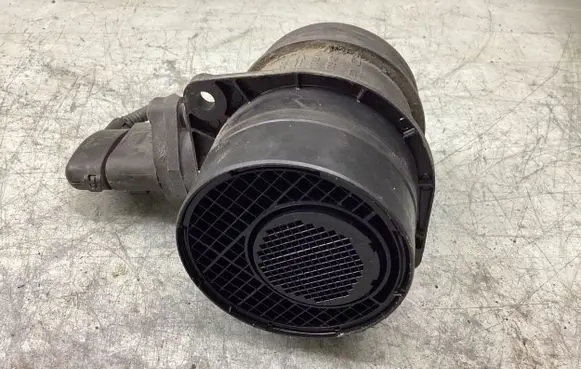 Skoda Octavia Mk2 (1Z) Mass air flow meter 074906461 0281002461