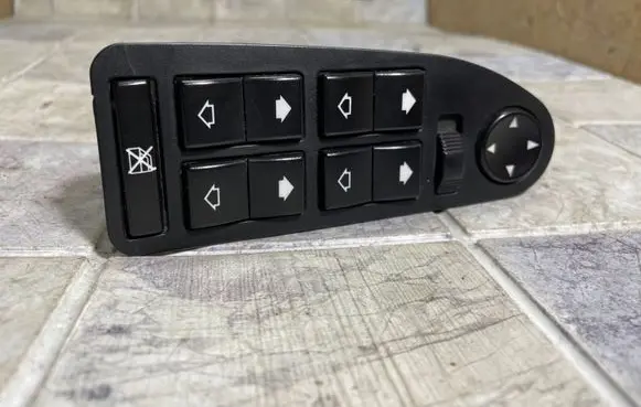 BMW 5 E39 Electric window control switch 8380646