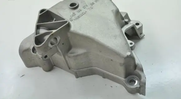 Volkswagen Golf VII Engine mounting bracket 04E199275