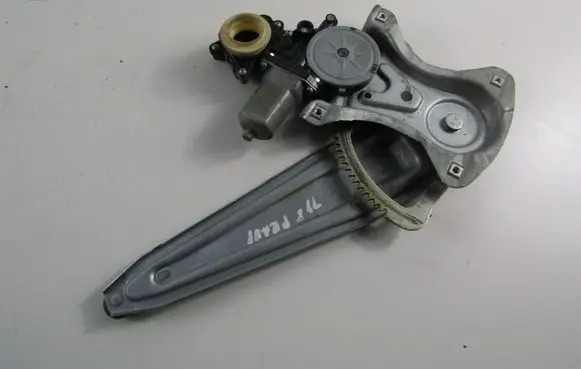 Toyota Avensis T270 Rear door window regulator with motor 8570202020