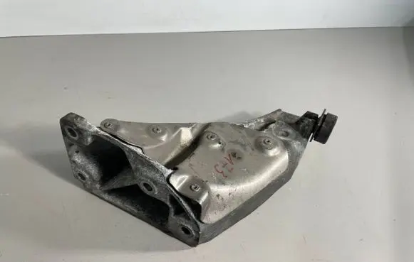 BMW X5 E70 Engine mounting bracket 6772680