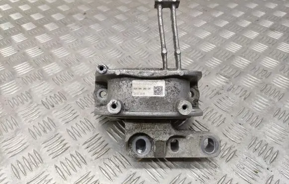 Volkswagen Golf VII Engine mount bracket 5Q0199262