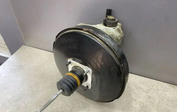 Volkswagen PASSAT B6 Brake booster 3C1614105AH