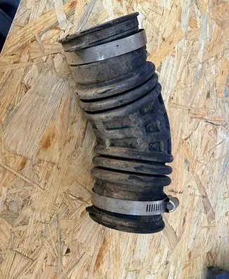 Nissan Qashqai+2 Air intake duct part 1072512S01