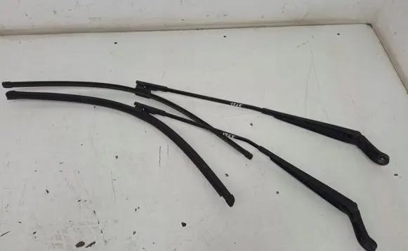 Peugeot 407 Front wiper blade arm