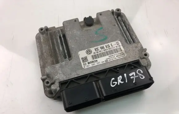 Skoda Octavia Mk2 (1Z) Engine control unit/module 03C906016E