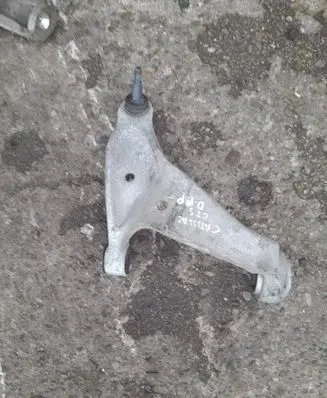 Cadillac CTS Front lower control arm/wishbone 20804094