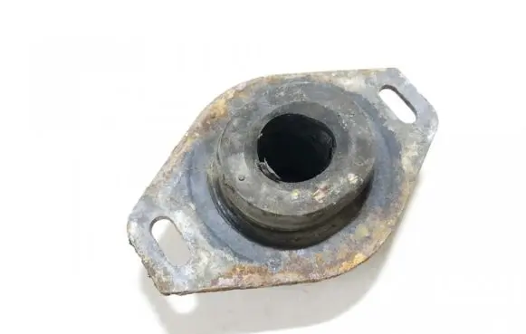 Citroen Berlingo Engine mount bracket