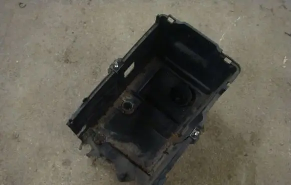 Mazda 3 II Battery box tray 