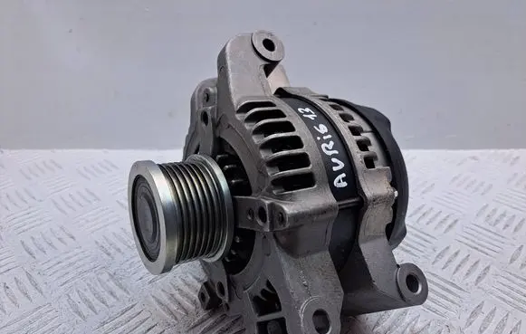 Toyota Auris 150 Generator/alternator 270600R011 2741627010 0986082080