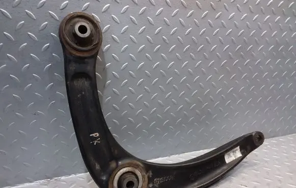 Citroen DS4 Front lower control arm/wishbone 833548