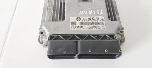 Volkswagen Touran I Engine control unit/module 03G906021RN 0281014128