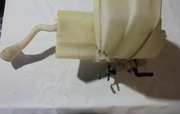 Volvo XC90 Windshield washer fluid reservoir/tank 8659490