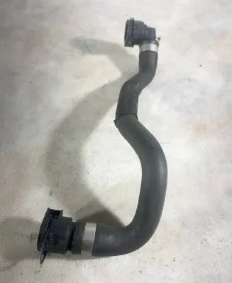 BMW 4 F32 F33 Engine coolant pipe/hose 8573187