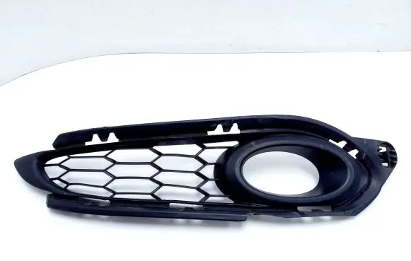 Honda HR-V Front grill 71106T8KG000