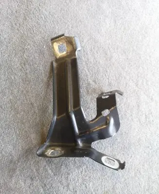 BMW 4 F32 F33 Fender mounting bracket