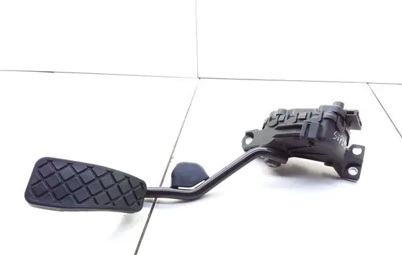 Volkswagen PASSAT B5 Accelerator throttle pedal 8E2721523C