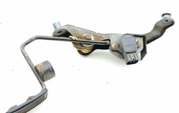 Toyota RAV 4 (XA20) Accelerator throttle pedal 8928133010