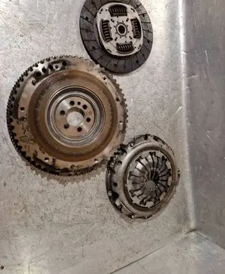 Dacia Sandero Clutch set kit 301012218R 7186R