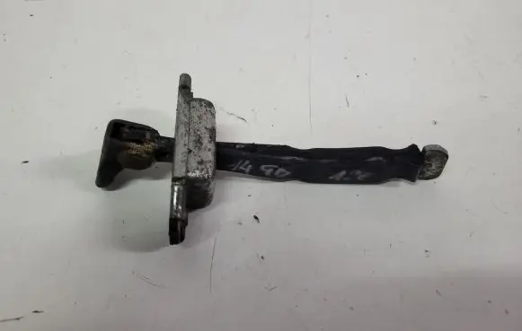 KIA Ceed Rear door check strap stopper