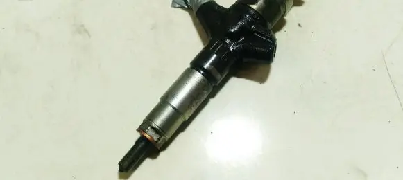 Subaru Legacy Fuel injector 16613aa030 05m11160